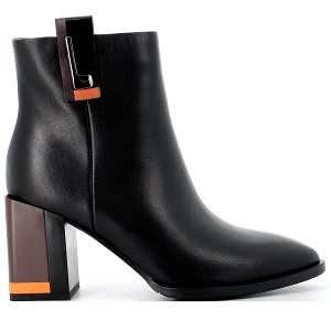 BOOM FRESH MADELINE:Noir