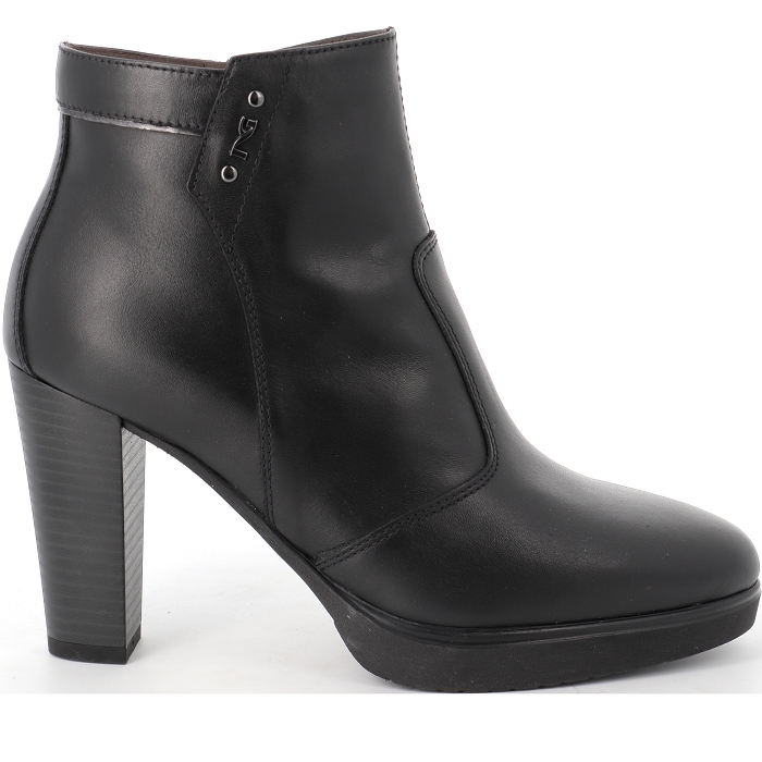 513810 Nero giardini